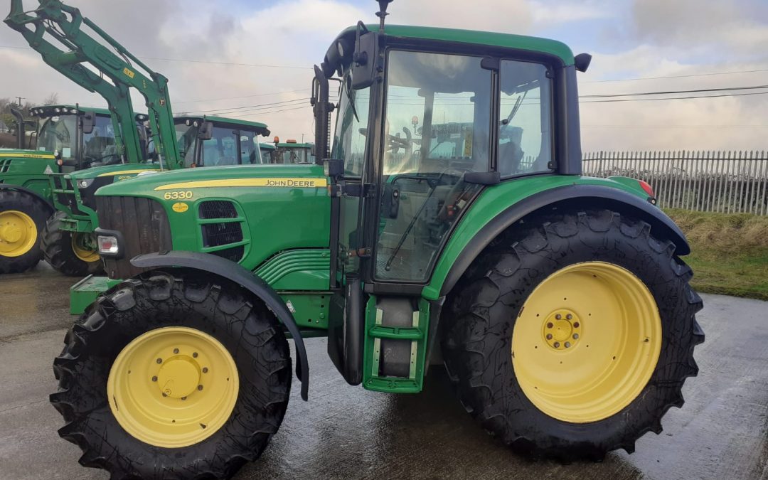 Tractors: 2012 JD 6330std (Donegal)